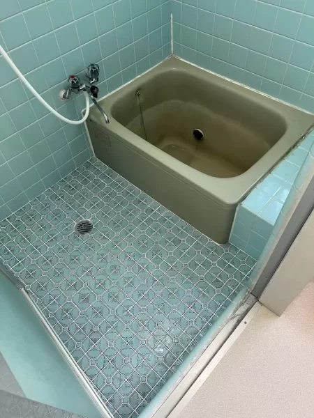 浴槽塗装　藤沢市　賃貸物件のビフォー画像