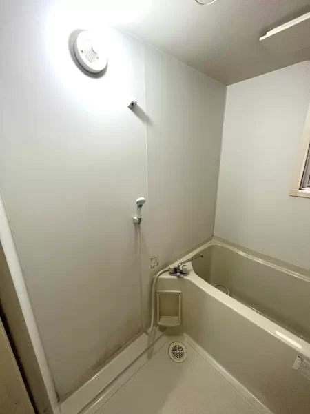 浴室シート施工　茅ヶ崎市　賃貸物件のビフォー画像
